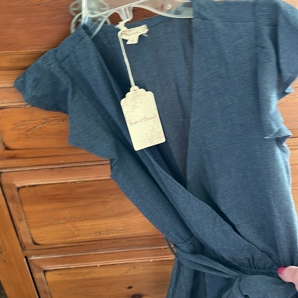 Hem & Thread Women’s Blue Dress With Ruffles and Tie Size Small NEW - Picture 4 of 8